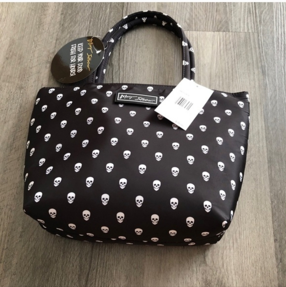 ✨️💀NWT BETSEY JOHNSON SKULL INSULATED  LUNCH TOTE ✨️💀SKULL PRINT